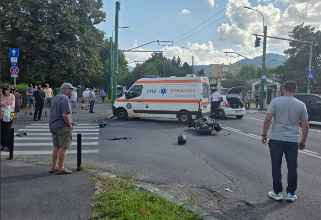 Bulevardul Saturn, blocat în urma unui accident între o motocicletă şi un autoturism