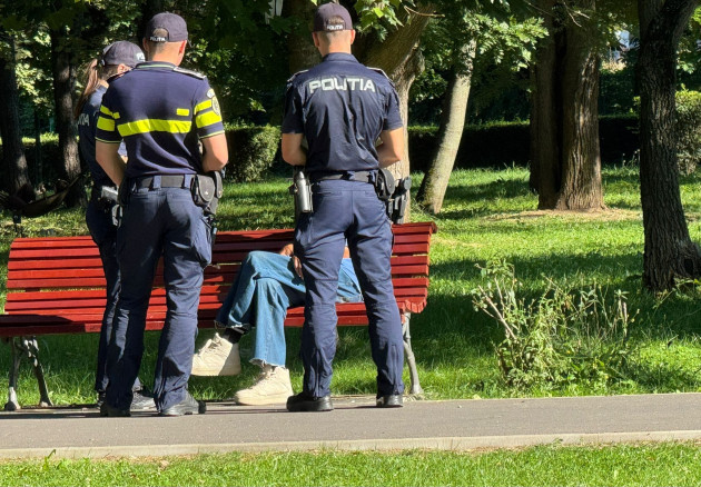 Cerșetori de nesuportat. În gașcă de 8, agasanți și mizerabili, Poliția a fost chemată la fața locului