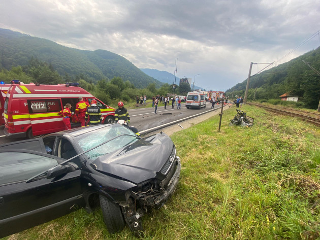 Ziua accidentelor cu trei maşini: unul la Predeal, altul pe Ocolitoare 