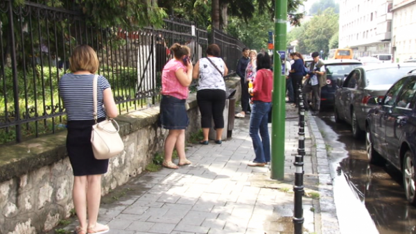 Sindicatele din învăţământ avertizează că se pregăteşte eliminarea titularizării în sistemul de învăţământ 