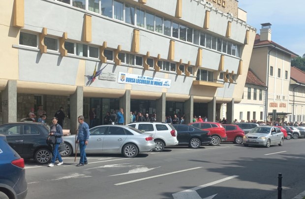 Bursa locurilor de muncă pentru absolvenţi, în 10 octombrie
