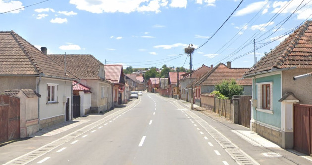 Cu tatăl și sora martori