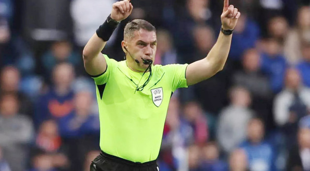 Istvan Kovacs va arbitra meciul Villarreal - Juventus din Liga Campionilor
