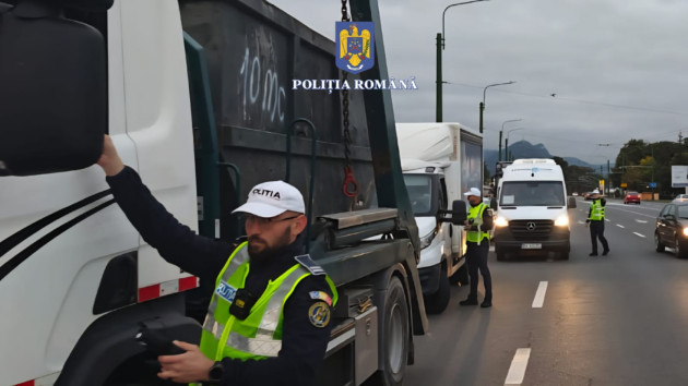 400 de şoferi de taxi, tir-uri, autobuze, verificaţi în 3 ore