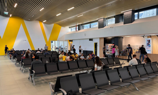 Aeroportul Braşov va plăti 996.908 lei, pentru sistemul „E-Gates”