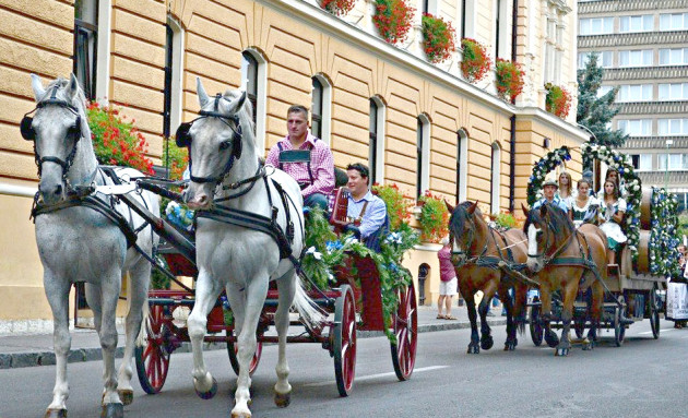 Azi, se dă cep la Oktoberfest. Jandarmeria: nu vă bateţi, nu vă certaţi, chemaţi-ne şi venim