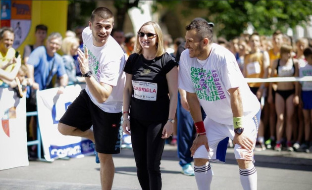Puteţi alerga alături de Gabi Szabo, la finish vă aşteapă Delia. Un eveniment care are loc simultan în 23 de ţări, pentru 3 milioane de felii de pâine