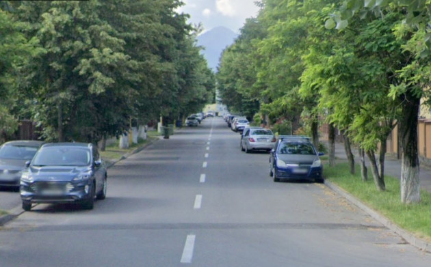 Parcări de reşedinţă extinse, pe străzile Rozelor, Înfrăţirii şi Baba Novac