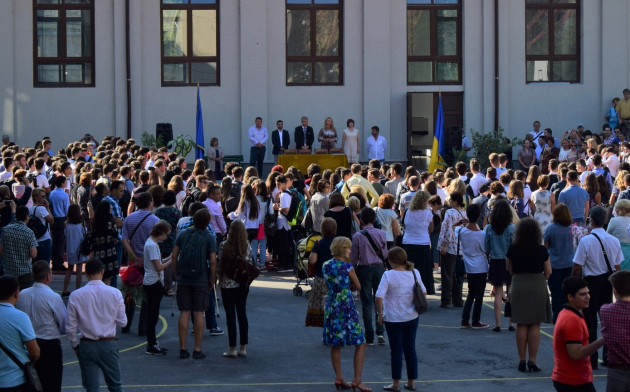 Nu ştim dacă începe festiv, dar ştim că nu începe în şantier cu relocări de clase