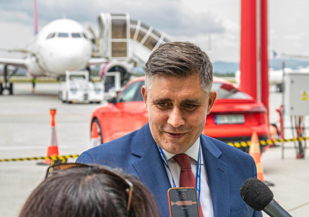 3 vor şef la Aeroport