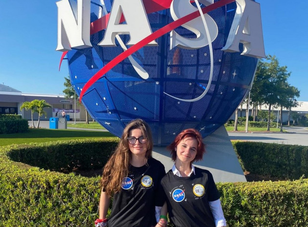 Au strălucit în SUA. America nu mai este doar un vis pentru două fete din Brașov, întoarse recent din faimosul NASA Kennedy Space Center