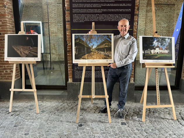 Fotografii cu Regele Charles al III-lea pe cărări de munte în Transilvania, la Aro Palace