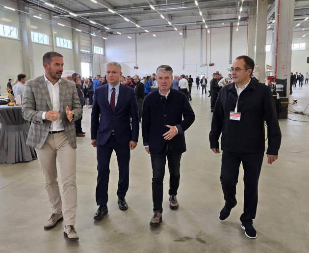 Inaugurată la Brașov: Prima fabrică de plăci termoizolante PIR din țară