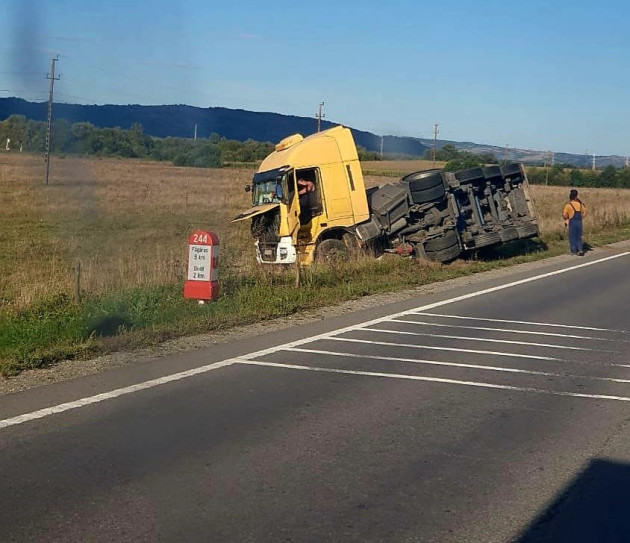 Acid sulfuric pe DN1. Un accident la care a fost chemată şi Garda de Mediu