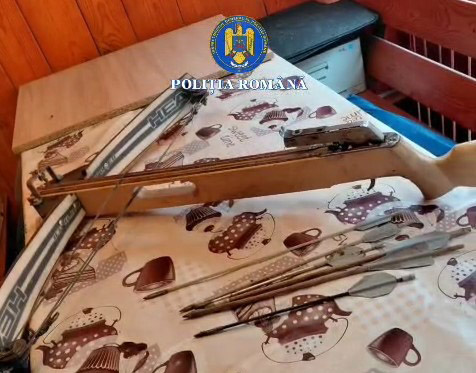 I-au golit casa de arme
