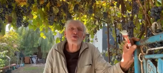 „L-am înțepat un pic în fund”. Cum se apără bătrânul de 74 de ani: a „discilinat” copiii care îl atacau, „mi-a dat cu pietroaie în spate, m-a încuiat în rulotă”