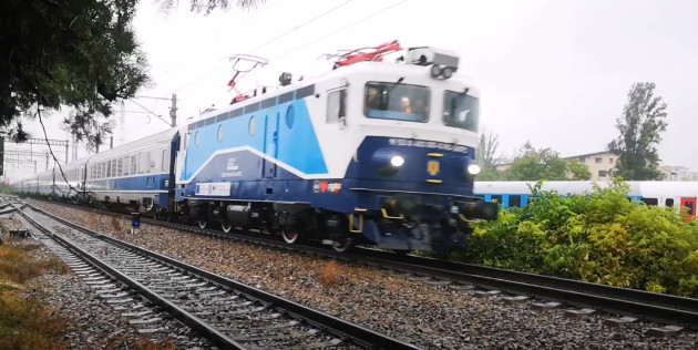 Prima locomotivă modernizată la Braşov, în teste cu 16 vagoane 
