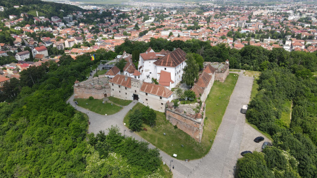 Cetățuia Brașovului intră în reparații.  Anul viitor ar putea fi deschisă curtea fortăreței 