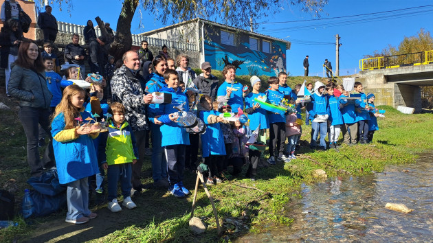 Râul Ghimbăşel, locul de joacă pentru copii şi părinţi 