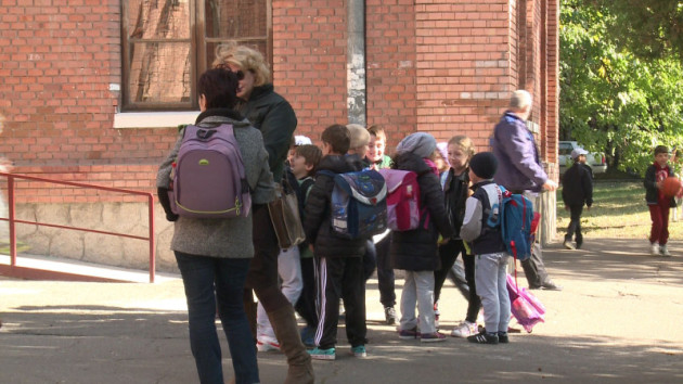 Copiii n-ar trebui să aibă teme mai mult de două ore. Ministrul Educaţiei: e reglementat din 2016