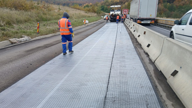 Asfalt nou pe sectorul DN1 Dealul Perşani. Se lucrează şi pe DN13, DN 73, DN 73A
