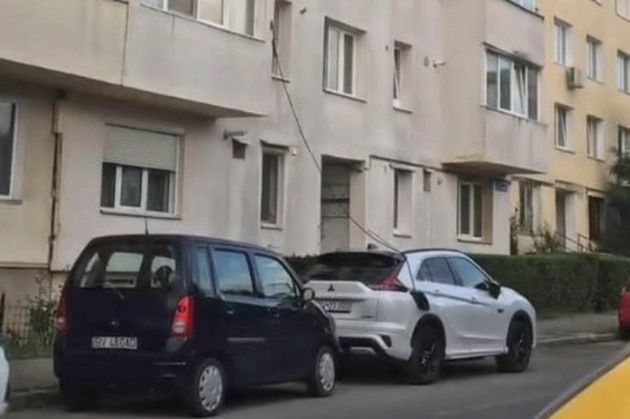 Maşina la parter, priza la etajul 4