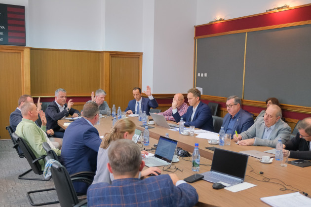 FOTE, amânat cu câteva zile. Decizia a fost luată în şedinţa Consiliului Director de la Braşov, la care a participat şi Nadia Comăneci