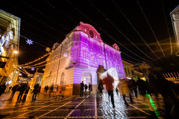 Cumpărate, dar inutile: Centrul Apollonia renunţă la 100 de scaune 