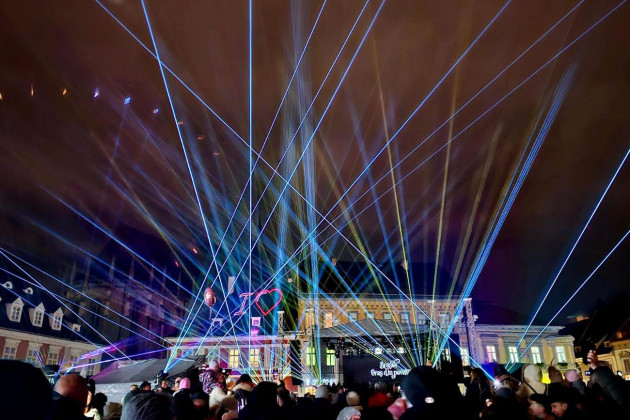 Primul Revelion fără artificii. Braşovul trece la lasere, decizie explicată prin: poluare chimică, poluare fonică, coşmar pentru animale de companie