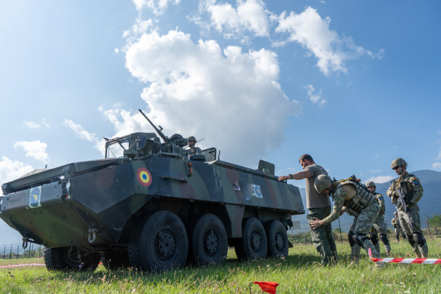 Stagiul militar voluntar, plătit, pentru tineri între 18 şi 35 de ani