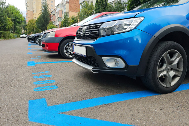 Ecuaţia parcărilor în Braşov: 44.000 de locuri la 100.000 de maşini „BV” + 100.000 „VENETIC”  