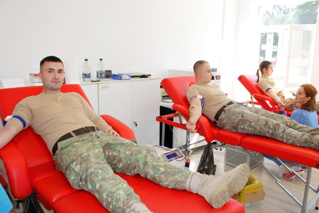 Gest de solidaritate. 100 de militari din Făgăraş şi Cincu au donat sânge
