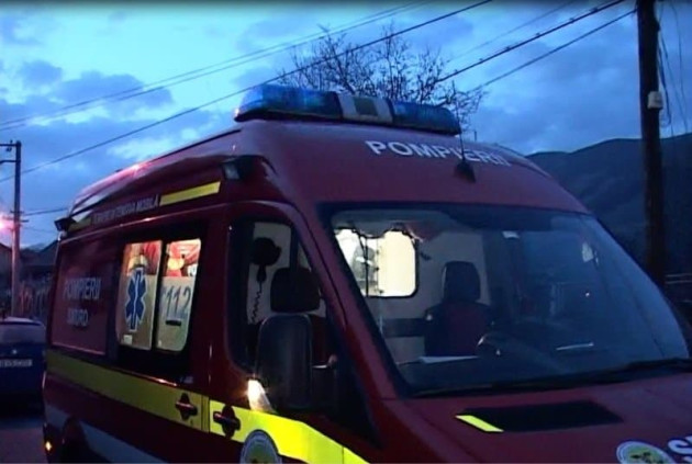 S-au cinstit cu metanol, găsiţi inconştienţi în curtea casei
