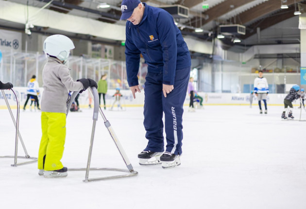4 – 8 ani: iniţiere gratuită în patinaj