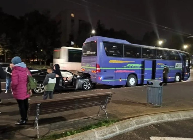 Gara Brașov, stația RATBV: A „parcat” în autocarul staționat ilegal 