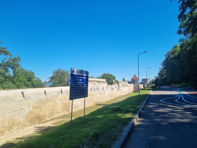 Unde s-a împotmolit Coliban, a rezolvat Scripcaru. Primăria Braşov susţine că a recuperat banii europeni pentru zidul Cetăţii Braşov 