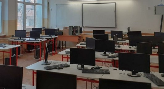Consiliul Judeţean Braşov a găsit furnizori pentru dotarea laboratoarelor de informatică din şcolile speciale 