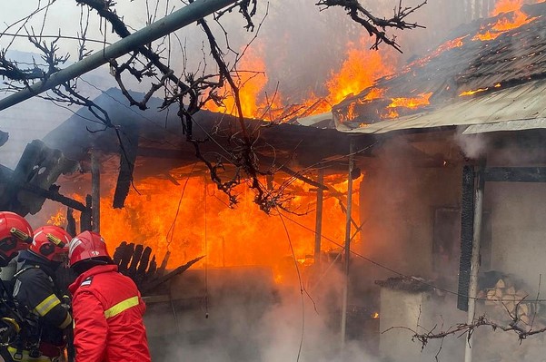 I-a ars 75% din corp, încercând să-şi salveze şura