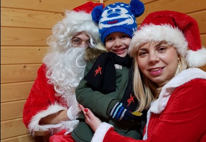 Fotografii „la minut” cu Moşul şi Crăciuniţele