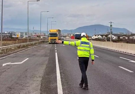 Ziua „TIR-uri şi autobuze”: 116 de şoferi amendaţi, 5 maşini scoase din trafic