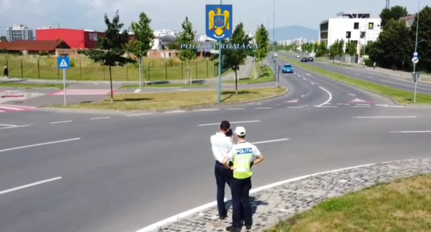 Prins la filtrul cu „două poliții”