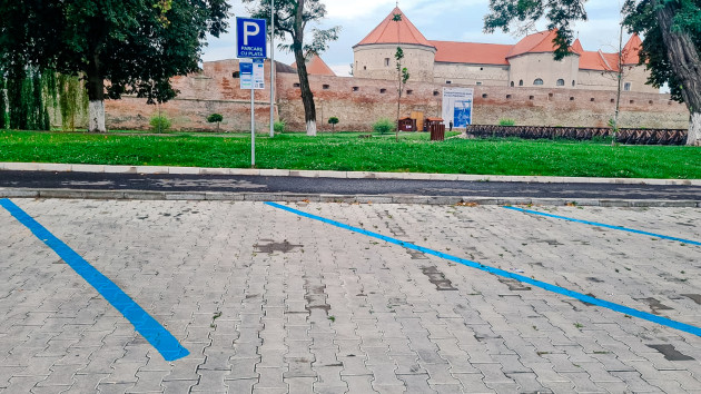 Primarul din Făgăraş, de 5 ori mai lacom: tarife prohibitive pentru un loc de parcare