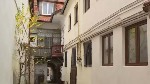 O tranzacţie a surprins piaţa imobiliară: primul apartament achitat cu bani virtuali - 369.000 de euro, Piaţa Sfatului