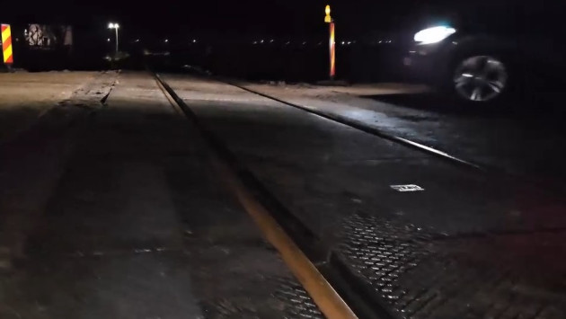 DN73, redeschis între Râșnov și Cristian. Drumarii s-au încadrat în termen: în 38 de ore au instalat noua trecere la nivel cu calea ferată