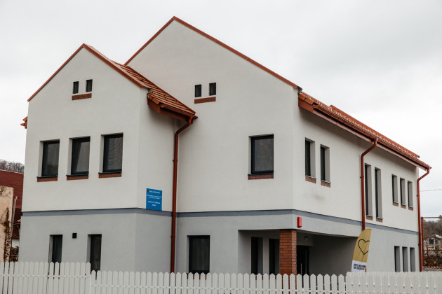 Pentru 12 copii, 16.000 de oameni. La Rupea s-a construit prima casă familială cu bani exclusiv din donaţii: 487.000 de euro