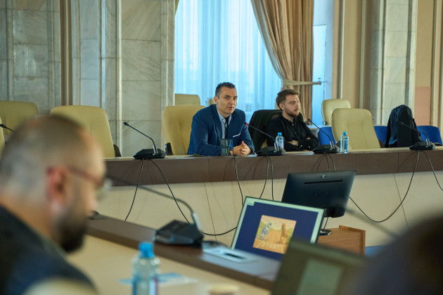 Datele tale sunt aurul tău: Libertatea de a gândi în era algoritmilor