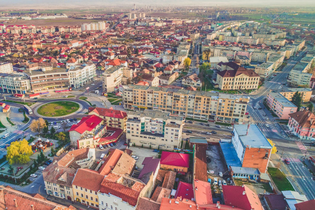 Făgăraş: Oraşul vrea să aplice pentru locuinţe sociale, 350.000 de lei doar pentru documentaţia preliminară