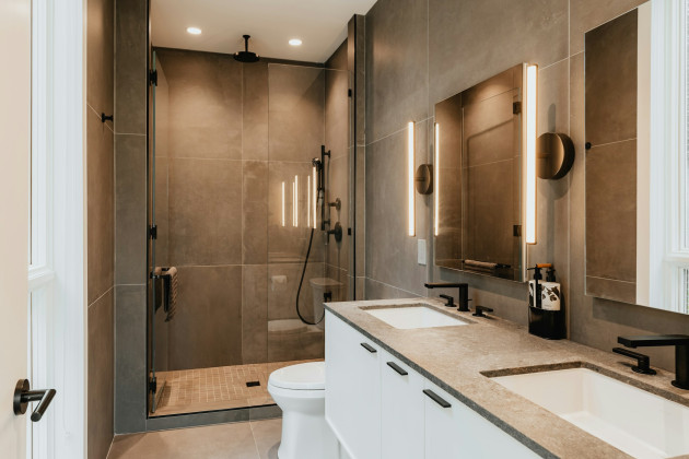 Transformă baia într-un spațiu modern și relaxant - idei pentru o amenajare inspirată