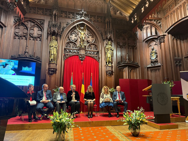 „Inima României în inima Europei”. Cu „Florile Reginei Maria”de la Braşov, România sărbătoreşte la Bruxelles 150 de ani de la naşterea Reginei Maria