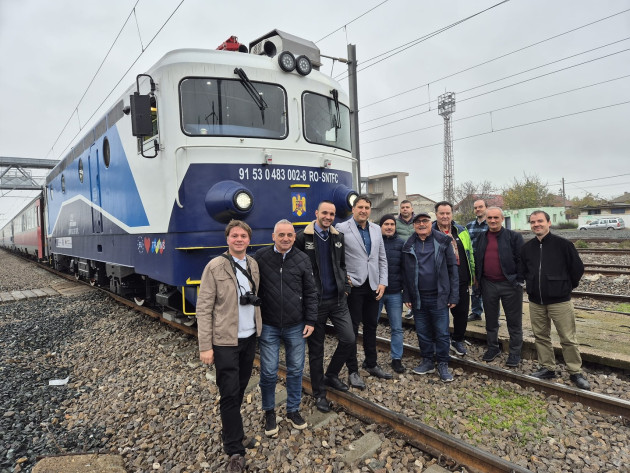 Duce 16 vagoane, cu 160 km/oră. A doua locomotivă modernizată de SCRL Braşov, în teste la Bucureşti 